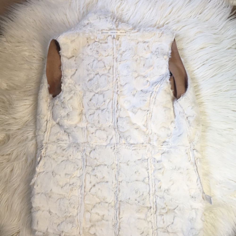 Shearling Vest - Picture 4 of 7